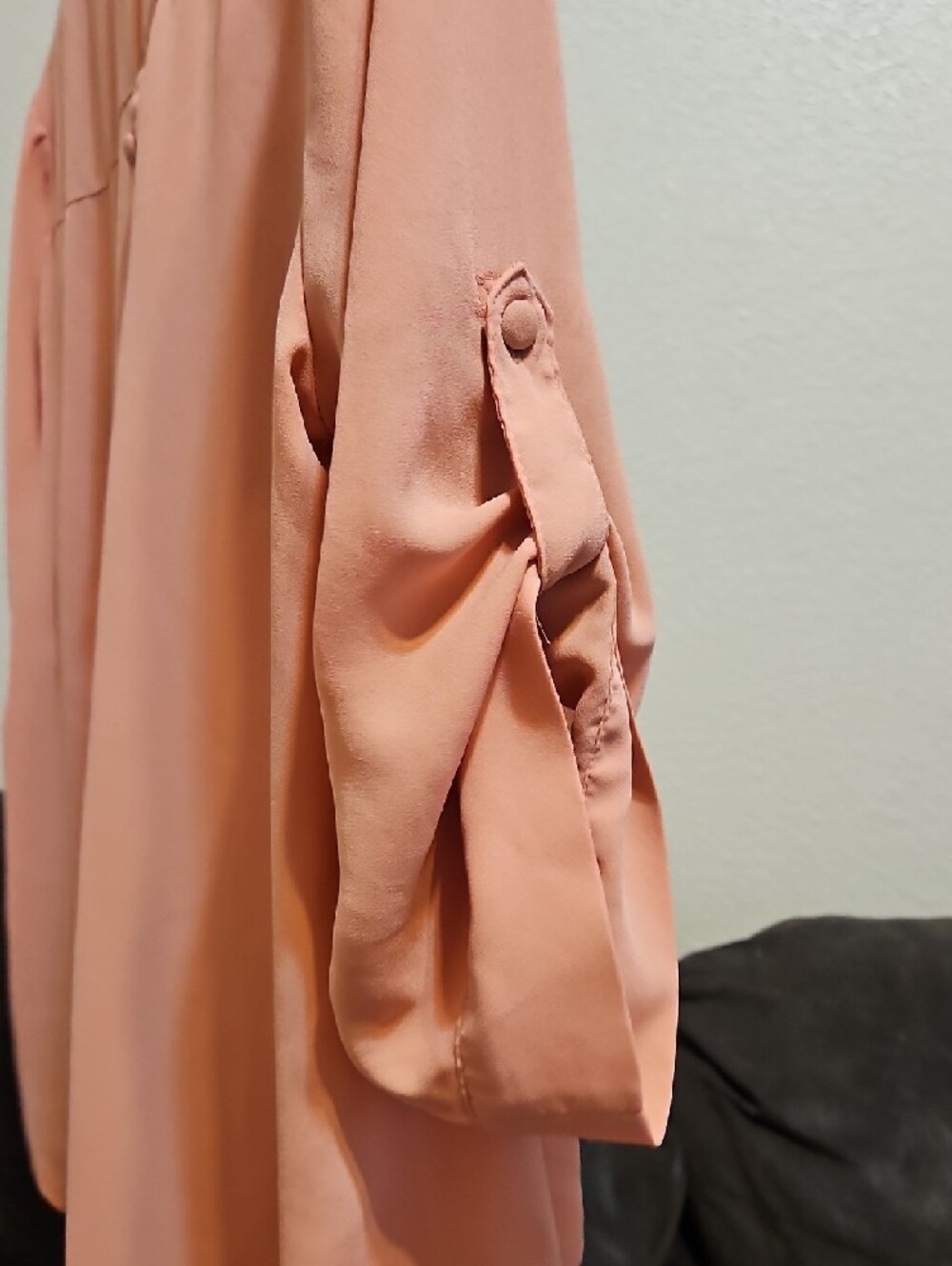 torrid Blush Coral V-Neck Button-Tab Sleeve Blouse - Picture 4 of 6